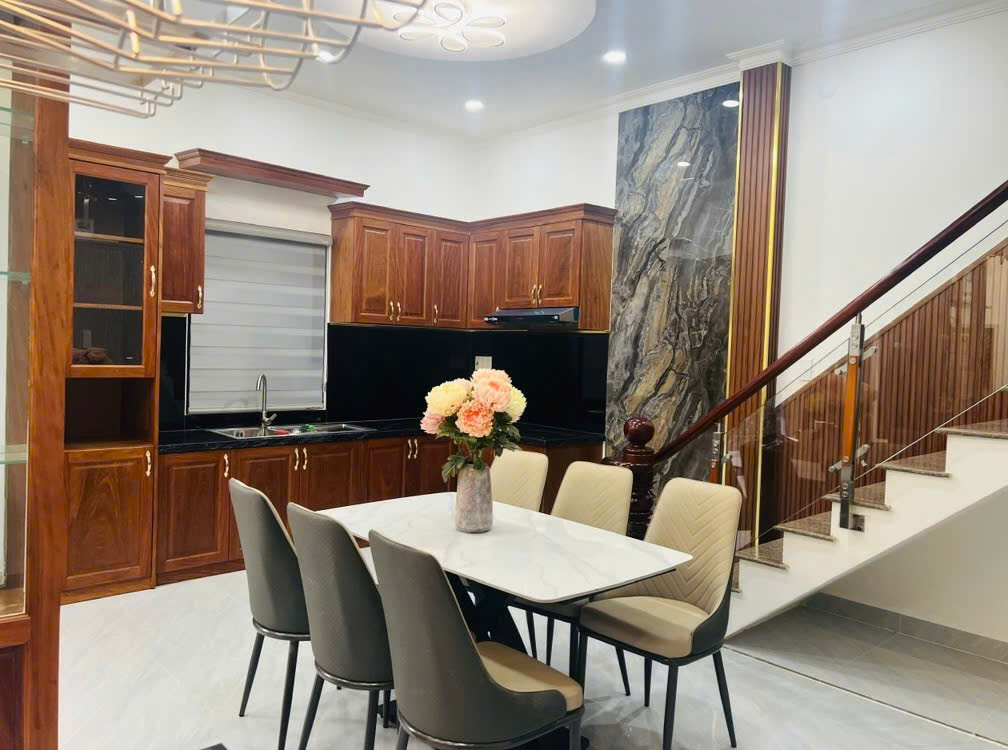 NHÀ ĐẸP LUNG LINH – NGANG 7M – 3 TẦNG – SÁT HIM LAM, GẦN CẦU NGUYỄN VĂN CỪ – GIÁ CHỈ NHỈNH 6 TỶ! - Ảnh 2